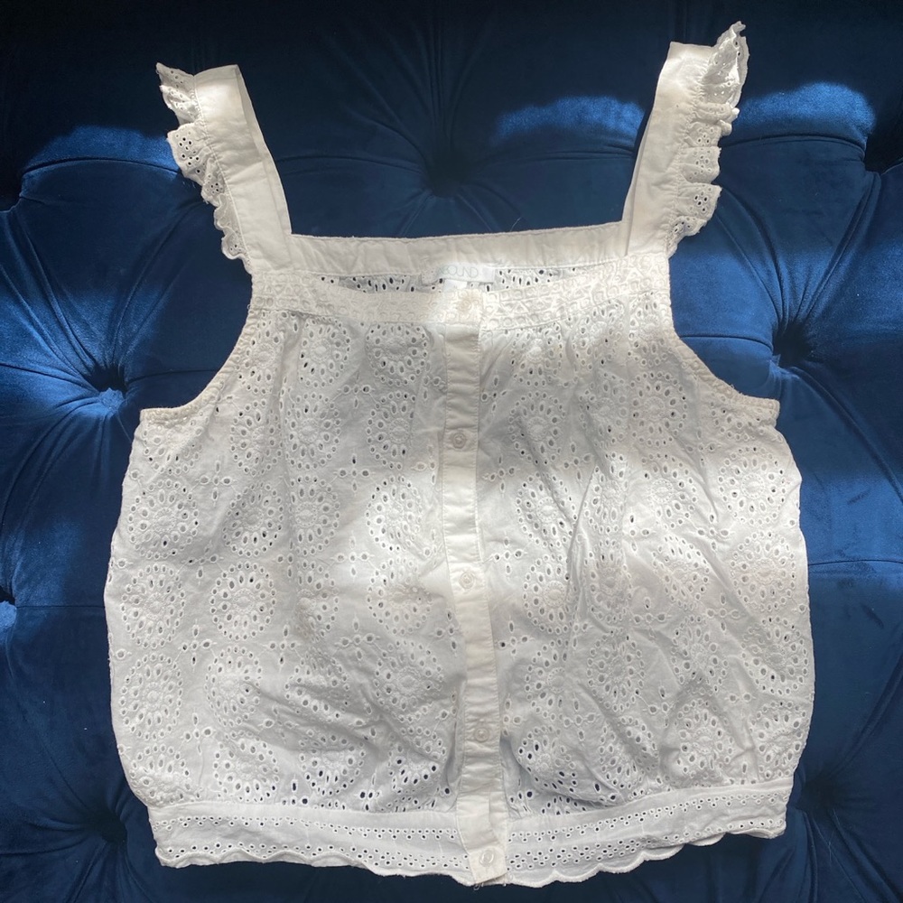 Embroidered white top🤍